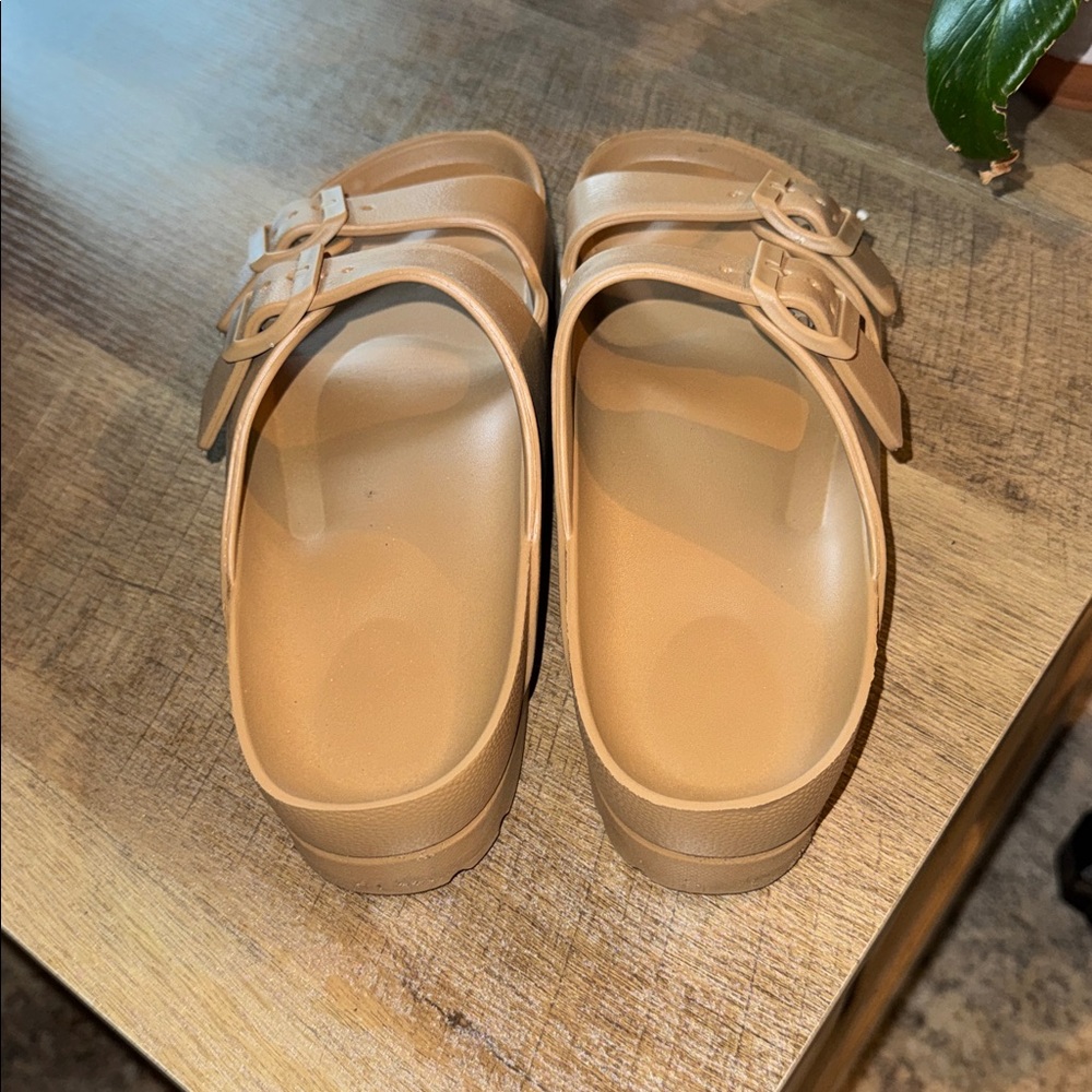 Platforms - Picture 2 of 4